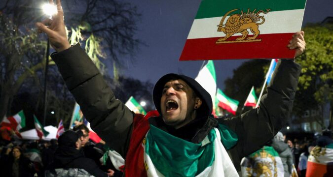 Pope calls for peace and dialogue as protests continue in Iran