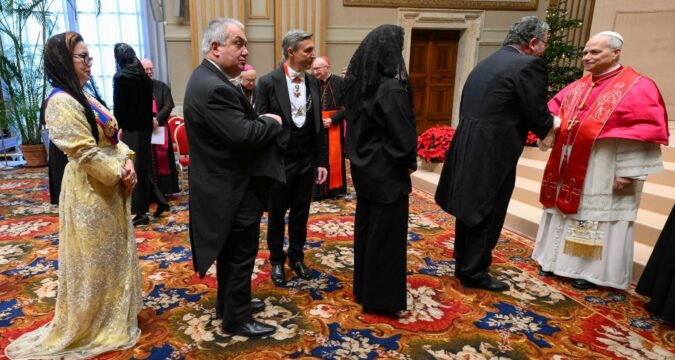 War back in vogue, pope warns diplomats 