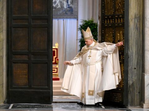 Resist allure of power and serve humanity, pope says at end of Holy Year