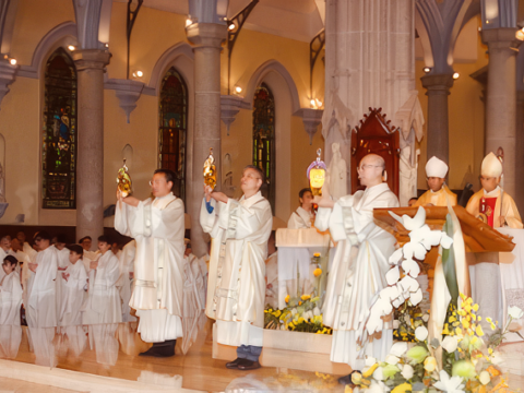 Images from the Chrism Mass at the Cathderal of the Immaculate Conception