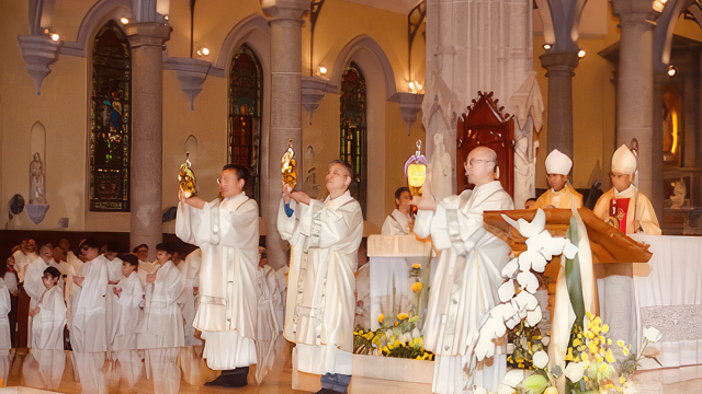 Images from the Chrism Mass at the Cathderal of the Immaculate Conception