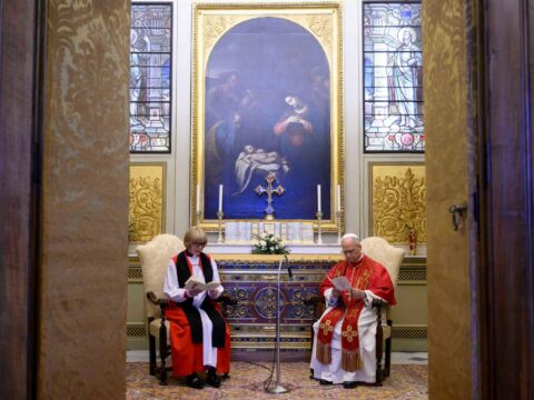Anglicans and Catholics must work to overcome differences, pope says