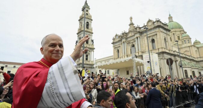 Pope Leo marks anniversary of election at Marian shrine in Pompeii