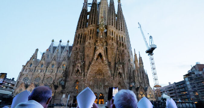 Pope Leo blesses Tower of Jesus at the Sagrada 