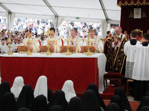 SSPX incurs automatic excommunication for ordinations without papal mandate
