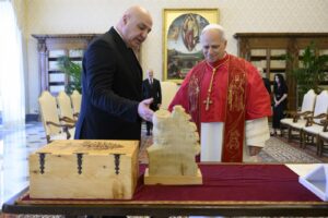 Pope Leo XIV meets Lebanese president amid worries over border deal