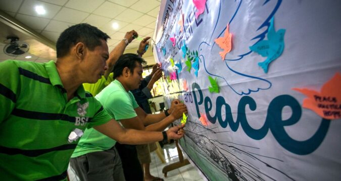 Philippine Protesant leaders urge renewed peace talks on anniversary of Martial Law Philippine Protesant leaders urge renewed peace talks on anniversary of Martial Law
